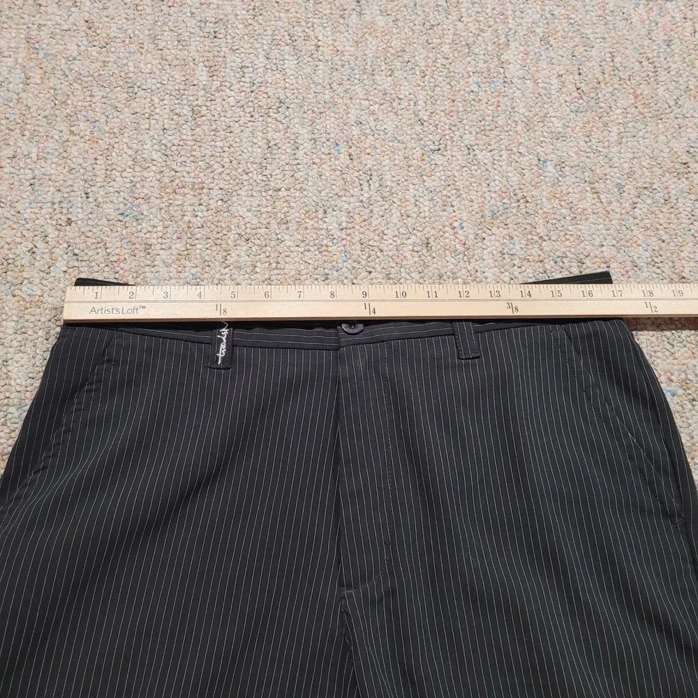 Travis Mathew Golf Shorts Mens 34 Black Pinstripe Performance Stretch Flat Front